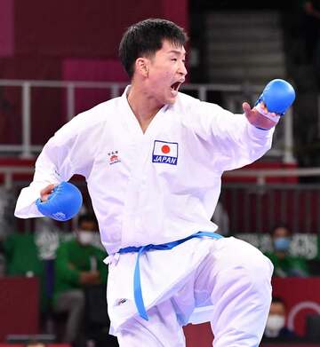  銅メダルを獲得した荒賀龍太郎