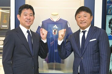 森保一監督(左)と武田修宏氏