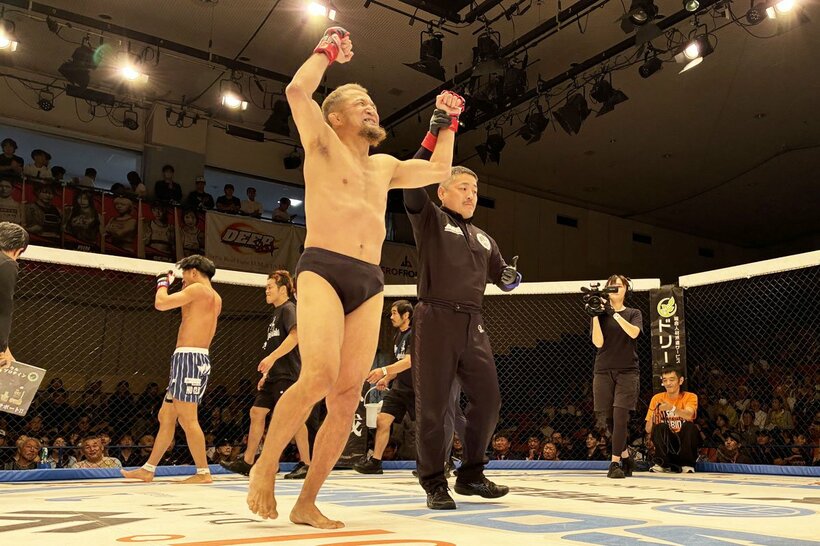 快勝を喜ぶ中村大介