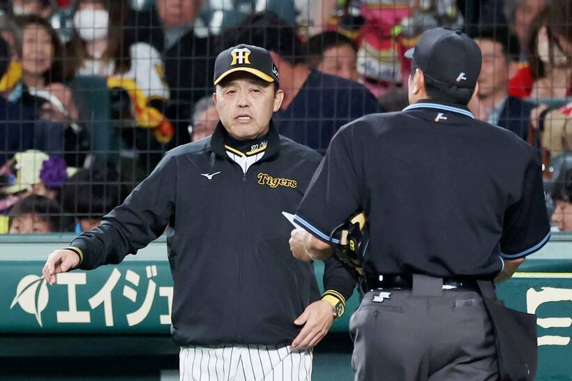 表情も曇る阪神・岡田監督