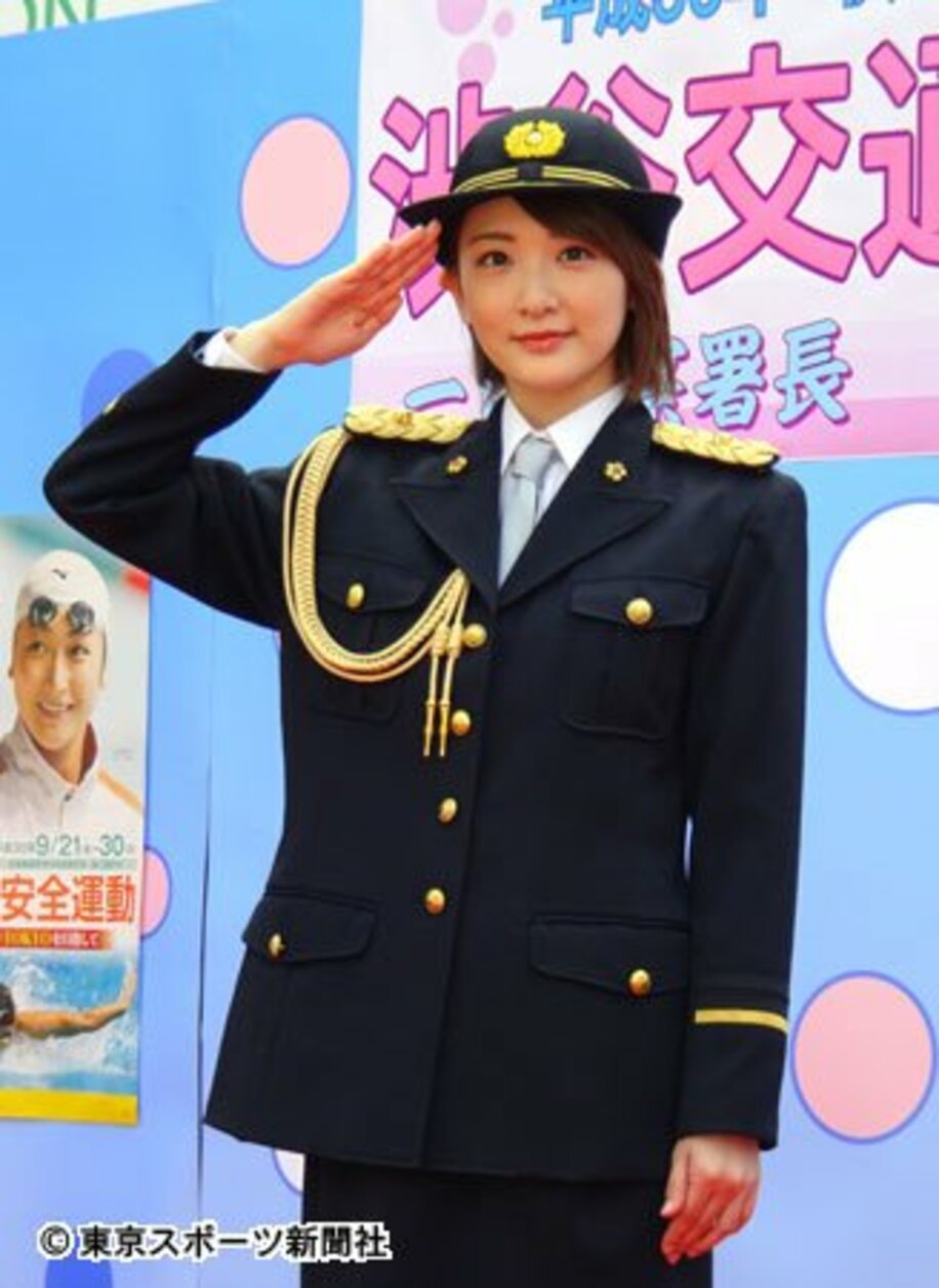  渋谷警察署の一日警察署長に就任した生駒里奈