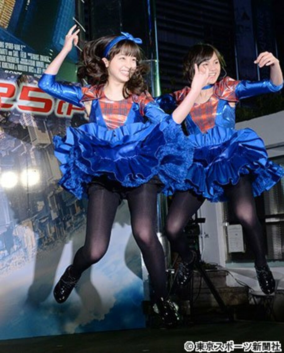 映画の開記念前夜祭イベントに登場した橋本環奈（左）、四宮なぎさ