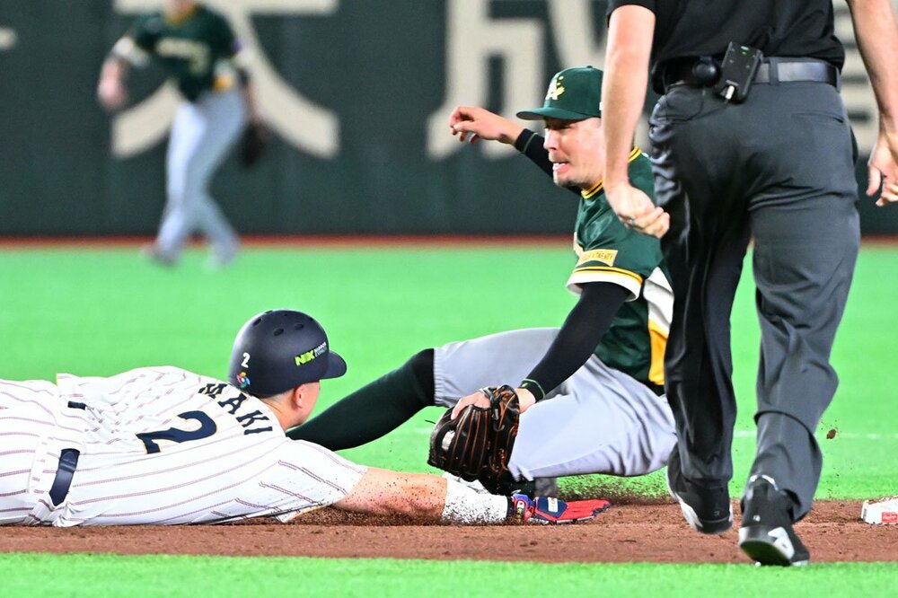 大谷の打席で牽制アウトの牧