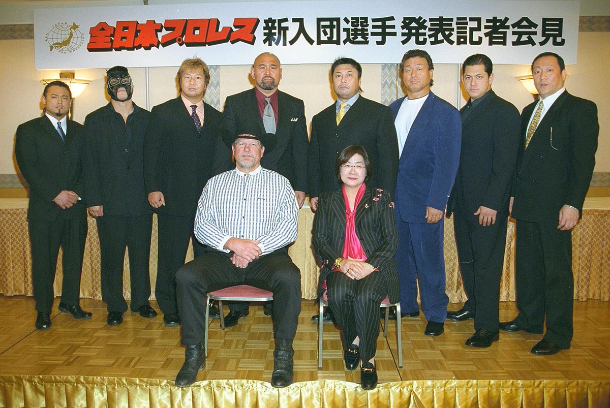 全日本への入団発表に臨む武藤ら（2002年2月、キャピトル東急ホテル）