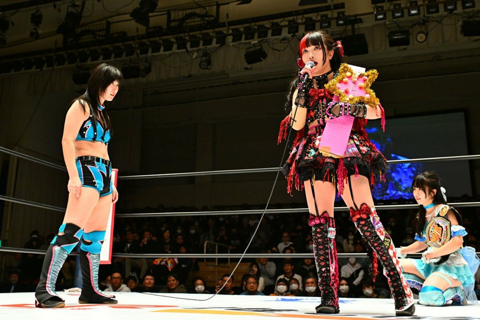 伊藤麻希（右）とさくらあや
