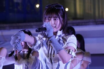 センターのHANA（ⒸOVERSE）