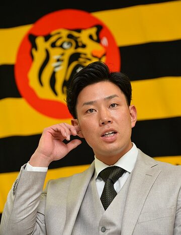  ５００万円減でサインした阪神・糸原