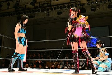 伊藤麻希（右）とさくらあや