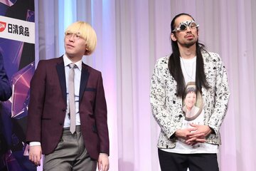 この日の会見でもやりたい放題だった「真空ジェシカ」の川北（右）と相方のガク