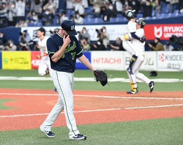  ガックリと引き上げるマクガフ（東スポWeb）