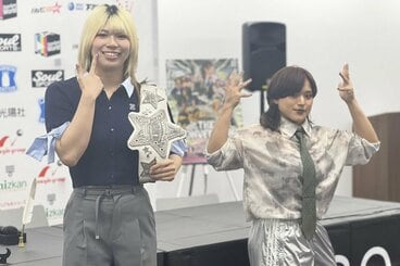 タッグパートナーの飯田沙耶(右)を挑戦者に指名したワンダー王者・羽南