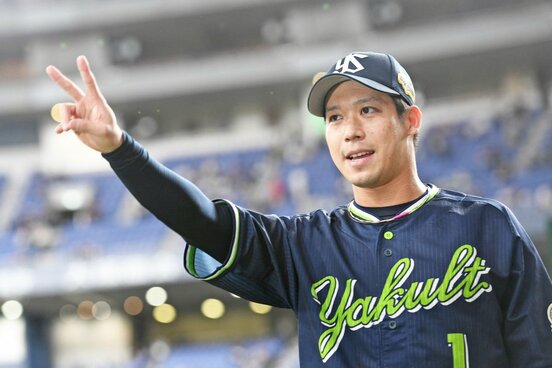 試合後、誇らしげなヤクルト・山田