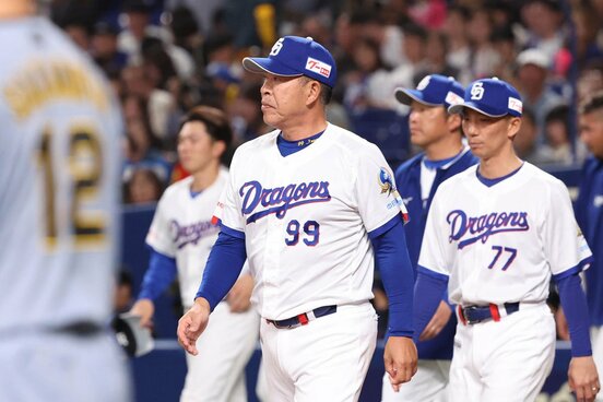 ３連敗を喫した中日・井上監督