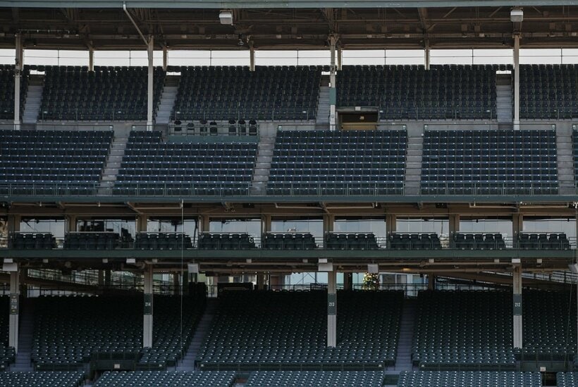  開幕のメドは立っていない（ロイター）