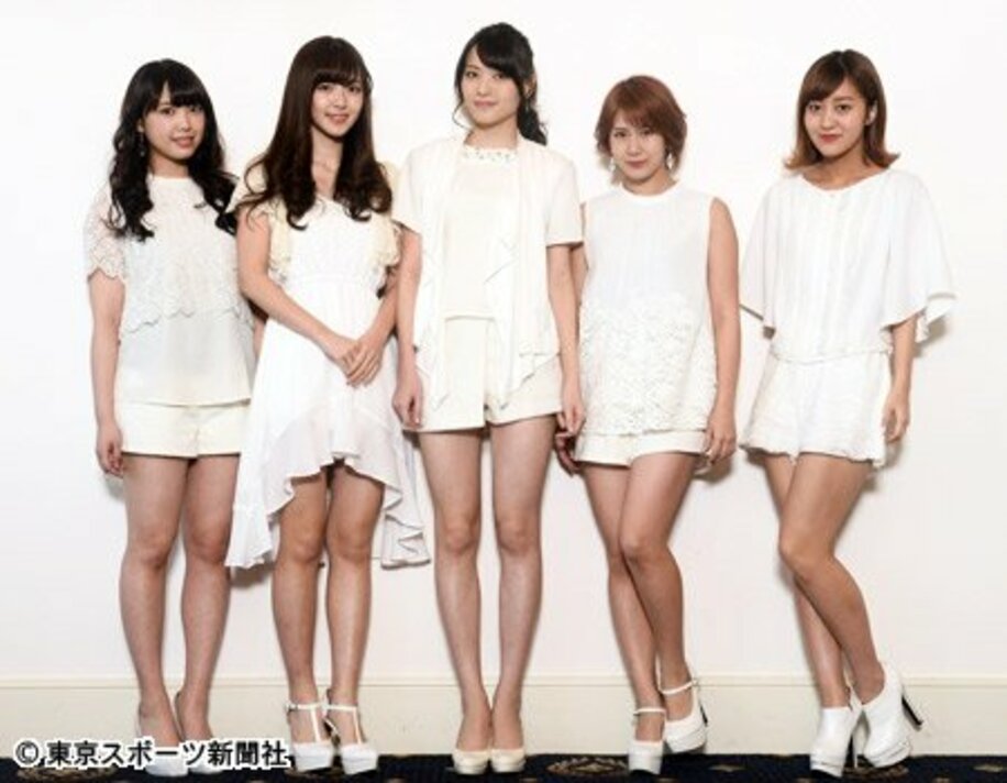 来年６月に解散することを発表した「℃―ｕｔｅ」（左から）中島早貴、鈴木愛理、矢島舞美、岡井千聖、萩原舞