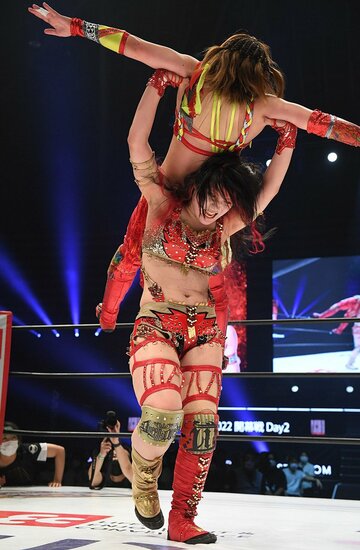  朱里(上)との大激戦を、ハイジャックボムで終わらせた林下詩美（東スポWeb）