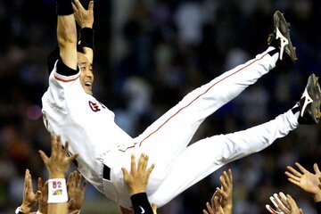 犠打世界新記録を達成した川相昌弘（２００３年）