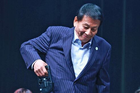 80歳・杉良太郎 握力計に物言い「これがおかしいよ」 握力91と自己申告