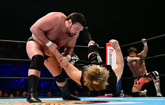 高橋裕二郎を投げつけたウルフアロン