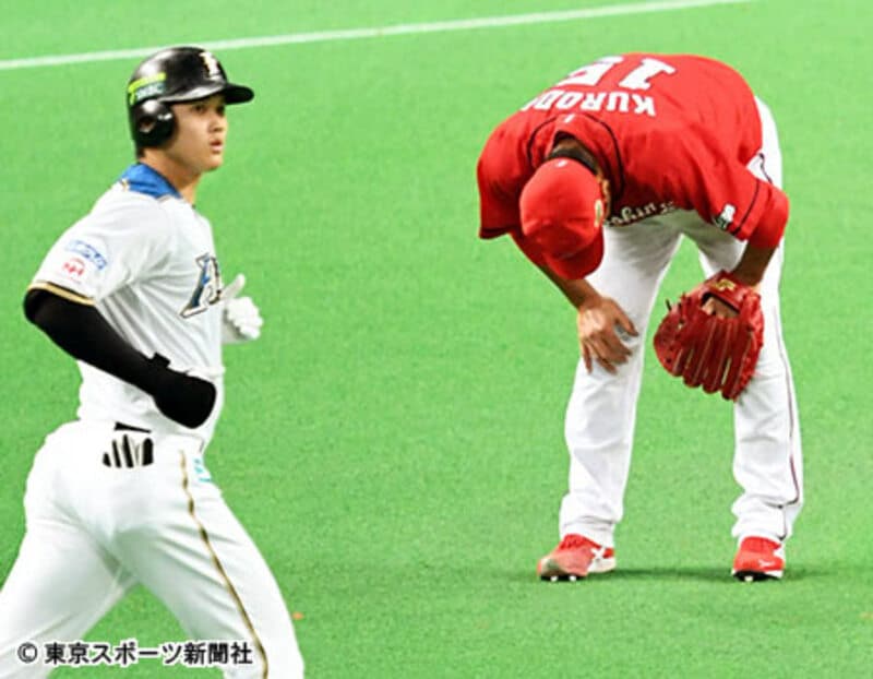 大谷（左）を打ち取った直後、黒田は両ヒザに手をついた