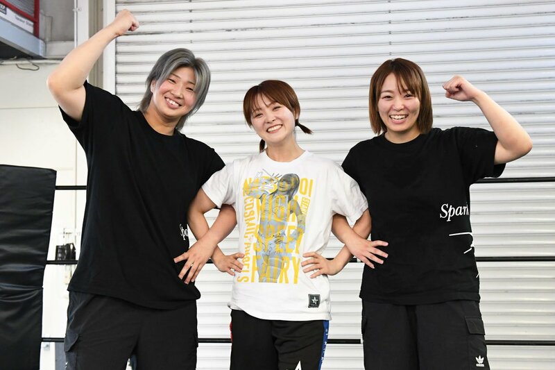 スパークラッシュの彩羽匠(左)とSareee(右)とともに新技開発に臨んだなつぽい