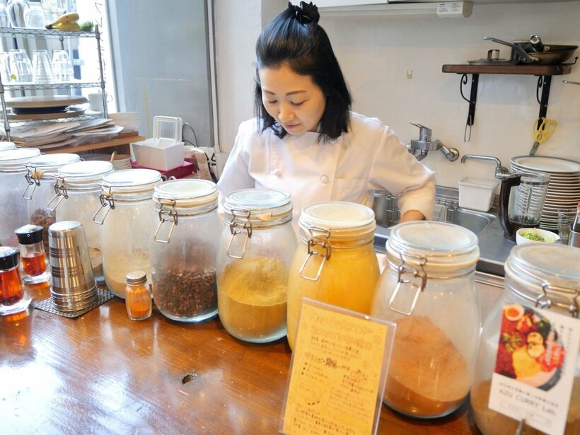 AZU　CURRY」店主・内藤あづ紗さん