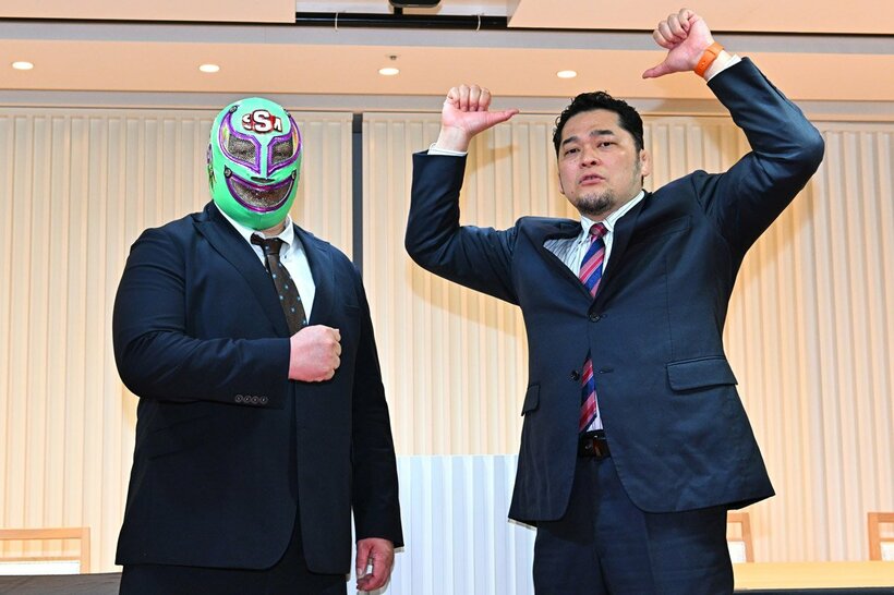 スーパー・ササダンゴ・マシン(左)と矢野通