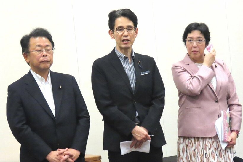 公明党の西田実仁幹事長（左）、中道の階猛幹事長（中）、立憲の田名部匡代幹事長