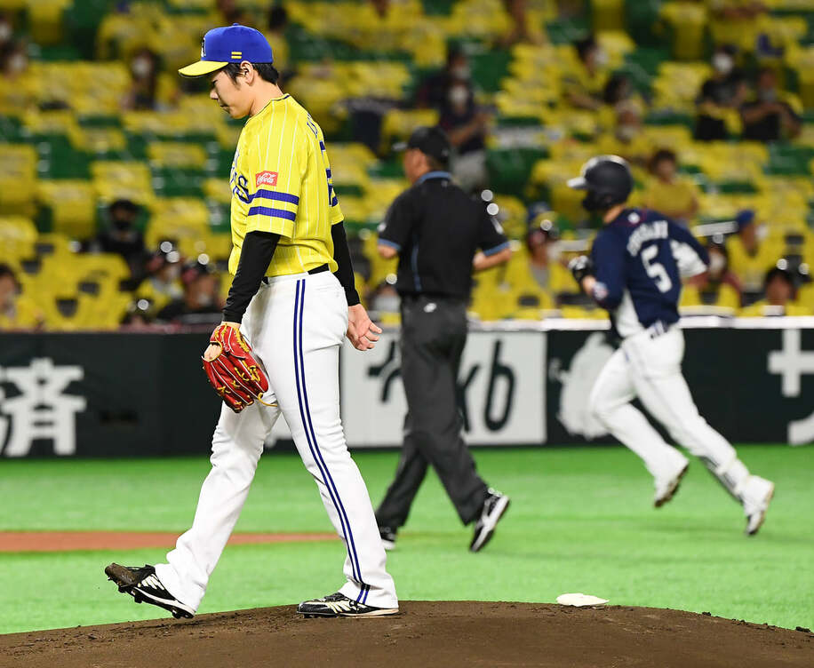  ＳＢ石川投手は初回先頭打者に本塁打を浴びる