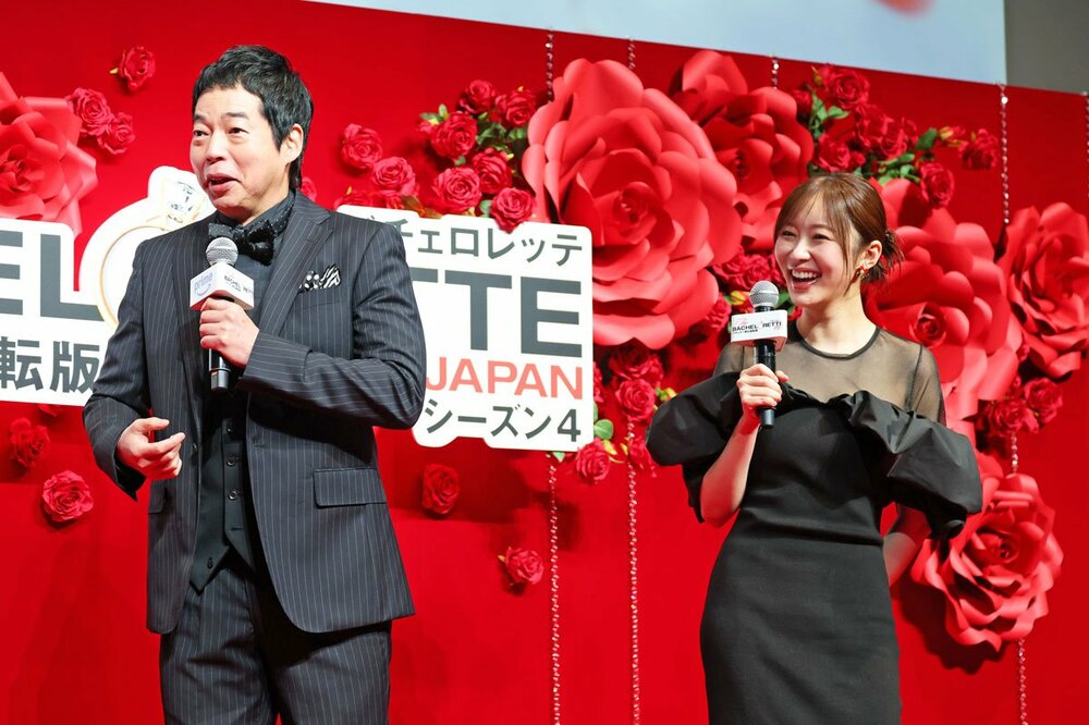 今田耕司（左）と指原莉乃