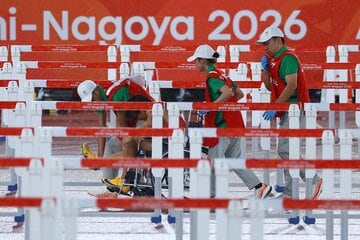 失意のなか、車椅子で去る泉谷駿介