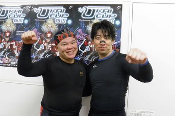 ワンツーで勝ち上がりを決めた吉田有希（左）と川口公太朗