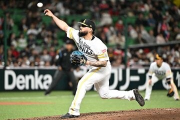 １回を無失点に抑えたロベルト・オスナ