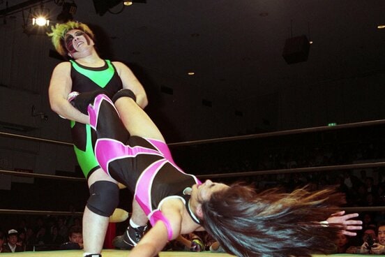 工藤をジャイアントスイングでブン回す土屋