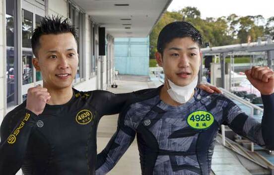  水神祭を挙げた栗城匠（右）。左は宮之原輝紀