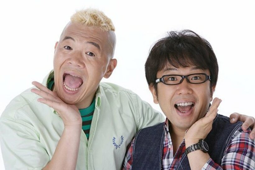  お笑いコンビ「キャイ～ン」-のウド鈴木（左）と天野ひろゆき