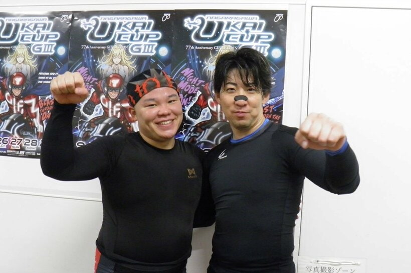 ワンツーで勝ち上がりを決めた吉田有希（左）と川口公太朗