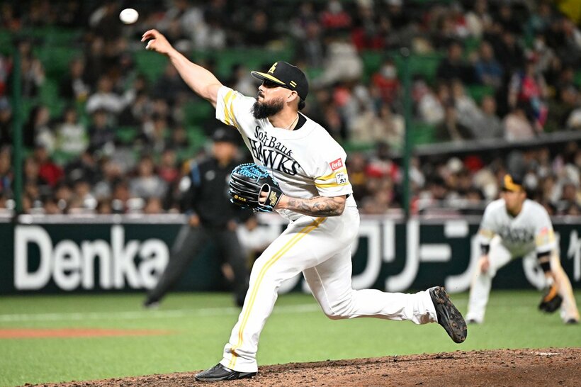 １回を無失点に抑えたロベルト・オスナ