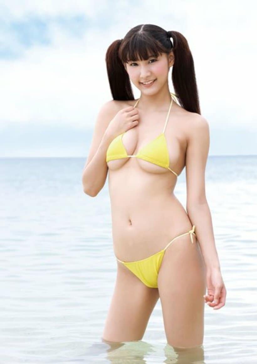 Ｄカップ美乳を大胆に見せる彩川ひなの（ＤＶＤ「ＨＩＮＡＮＯなの！」から）