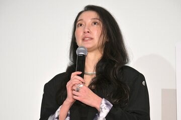 舞台あいさつを行った伊藤詩織氏