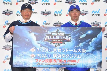 小久保裕紀監督（左）と阿部慎之助監督