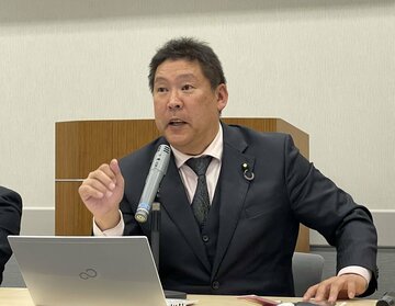  ＮＨＫ党の総会で挨拶する立花孝志党首（東スポWeb）