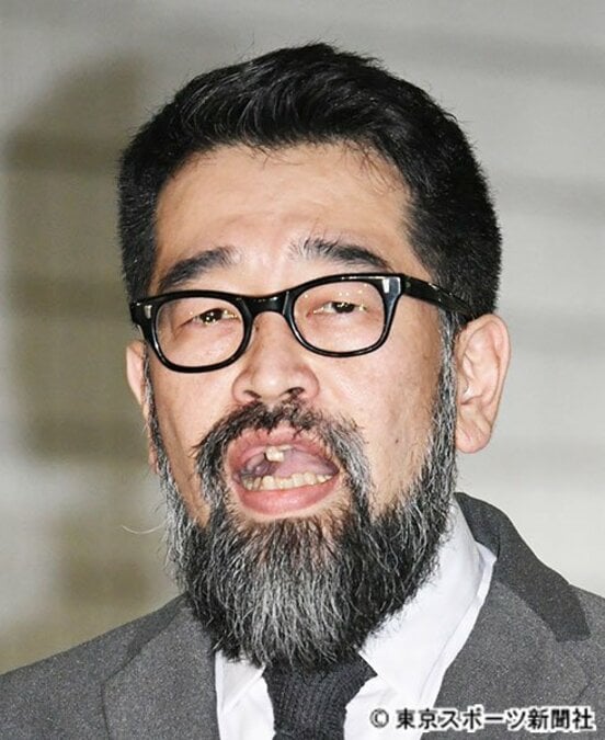  これが保釈時の槇原被告。歯がボロボロだ