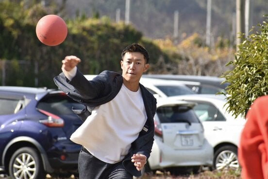 子供たちとドッジボールを楽しんだソフトバンク・柳田悠岐