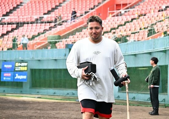 メニュー消化後に、居残り特打を行ったソフトバンク・山川穂高