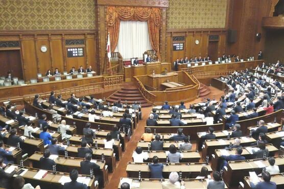 ヤジが飛び交った参院本会議