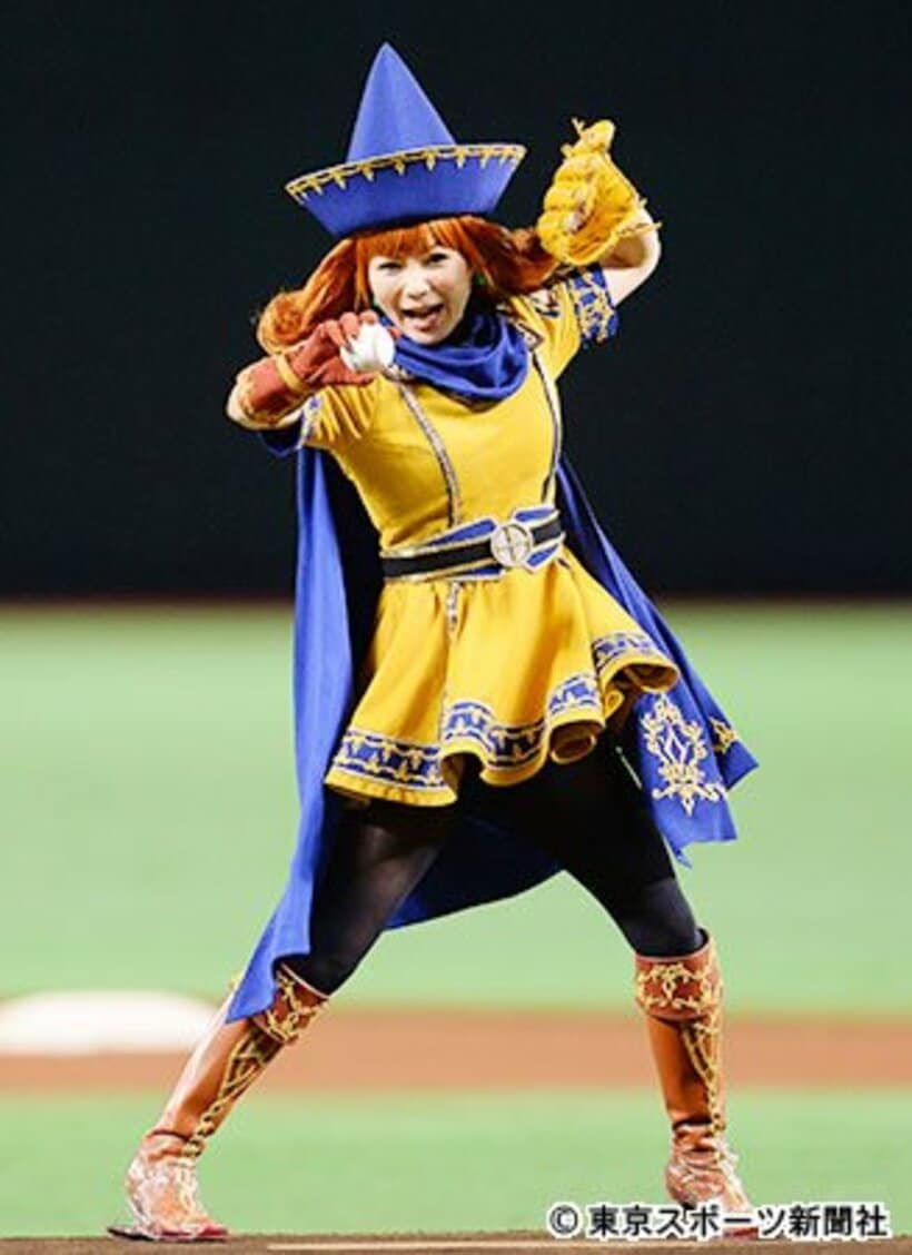 始球式を行った中川翔子