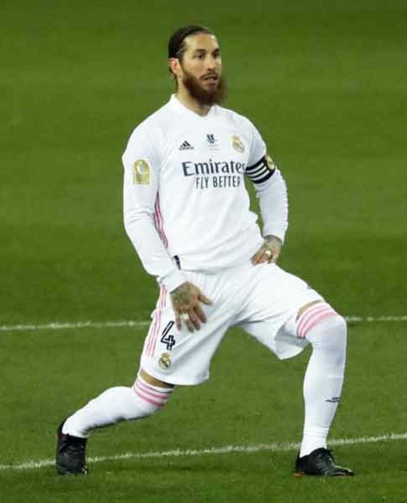  ヒザが気になる様子のセルヒオラモス（ロイター）