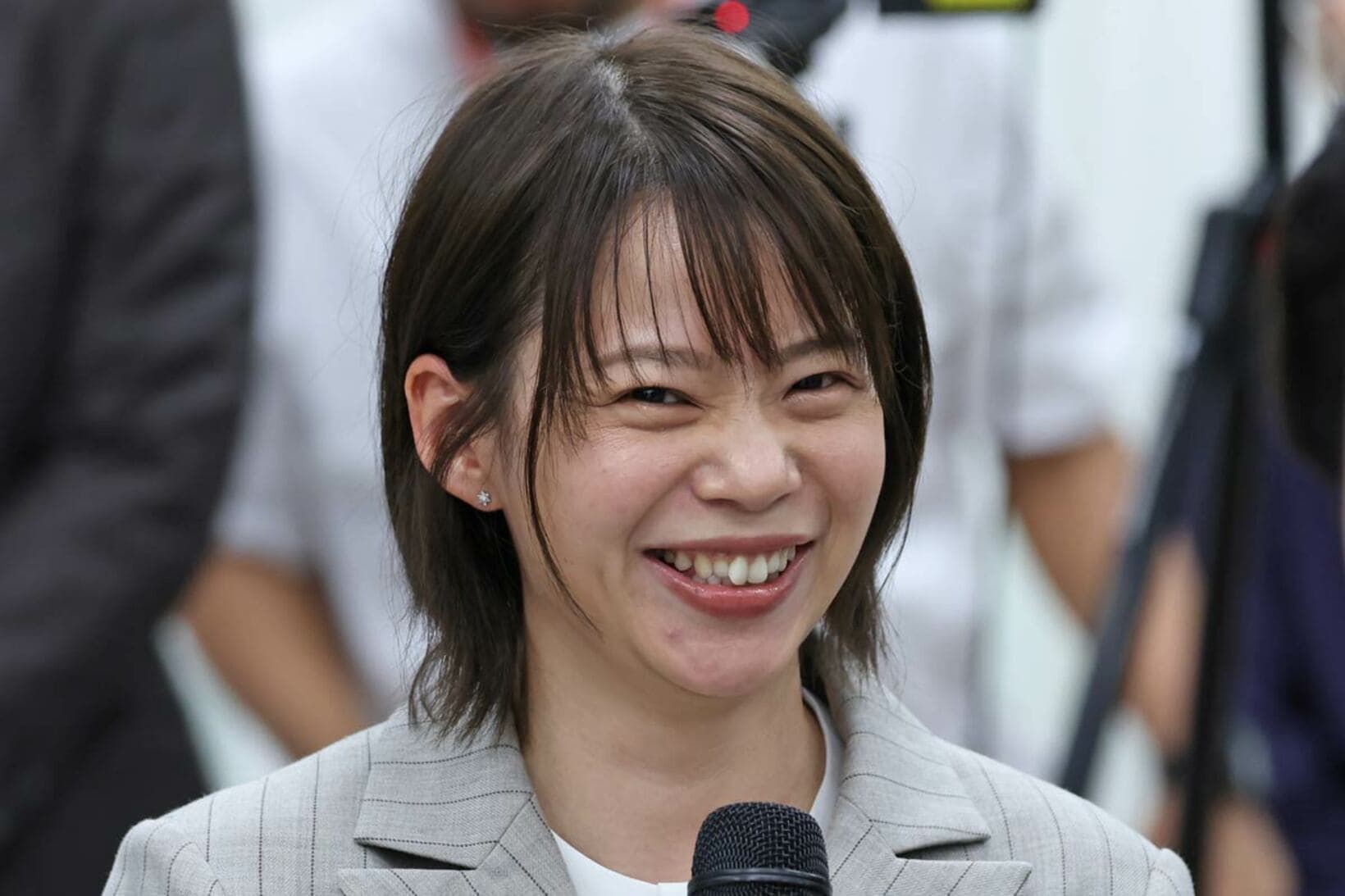 いたずらっぽく笑う高木菜那さん