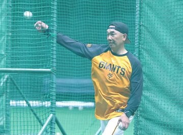 練習ではバッティングピッチャーも務めた巨人・阿部監督
